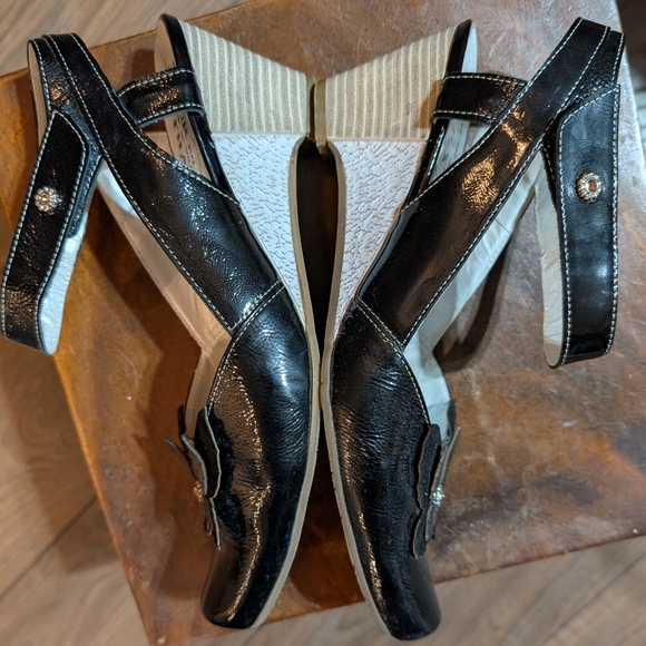 Un Tour En Ville Rease Slingbacks - Picture 2 of 10